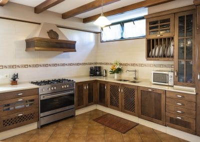 Cocina estilo rústico de Casa A Canteira en Vimianzo, A Coruña (Galicia)