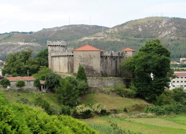 Visita Vimianzo y su turismo rural de la costa da morte con Casa a canteira